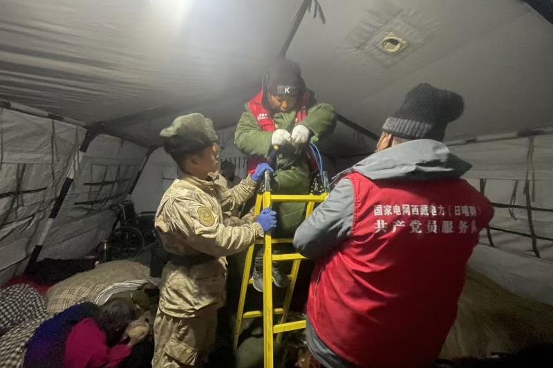 坚决贯彻习近平总书记重要指示精神 全力以赴做好抗震救灾供电保障工作