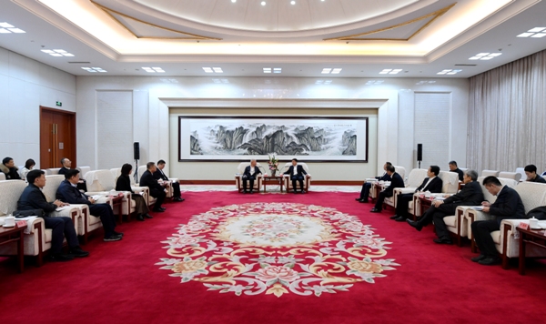 开元网站登录入口-(中国)官方网站与滨海新区领导座谈并共同见证滨海开元网站登录入口-(中国)官方网站与经开区管委会签署合作协议